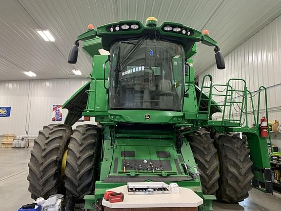 Image of John Deere S670 equipment image 1