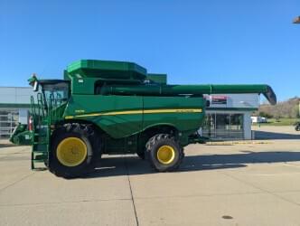 Image of John Deere S670 equipment image 2