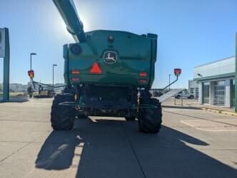 Image of John Deere S670 equipment image 4