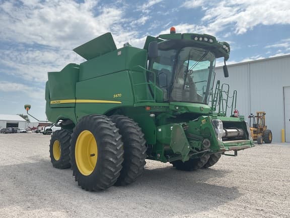 Image of John Deere S670 equipment image 1