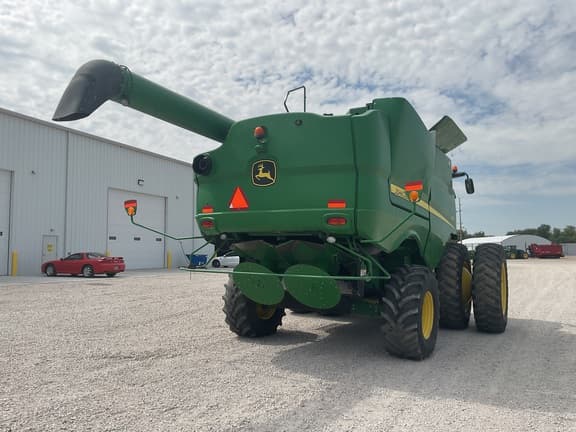 Image of John Deere S670 equipment image 2