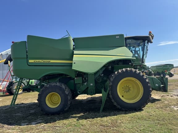 Image of John Deere S670 equipment image 1