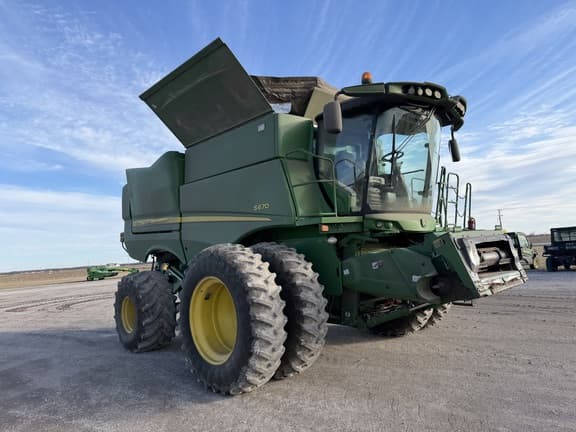 Image of John Deere S670 equipment image 3