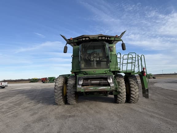 Image of John Deere S670 equipment image 2