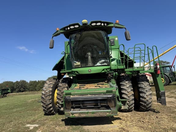 Image of John Deere S670 equipment image 2