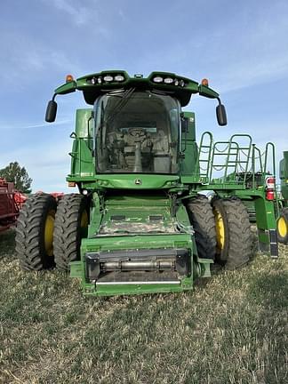 Image of John Deere S670 equipment image 1