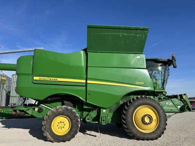 Image of John Deere S670 equipment image 3
