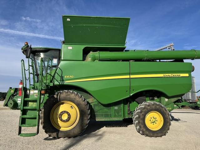 Image of John Deere S670 equipment image 2