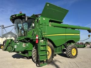 2016 John Deere S670 Image