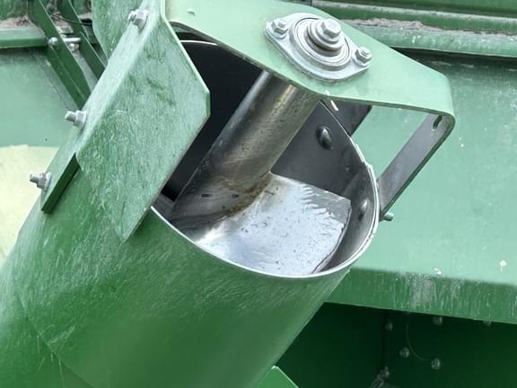 Image of John Deere S670 equipment image 3