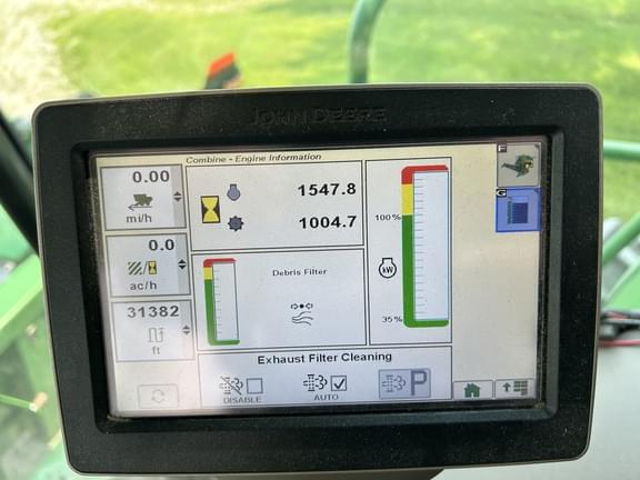 Image of John Deere S670 equipment image 1