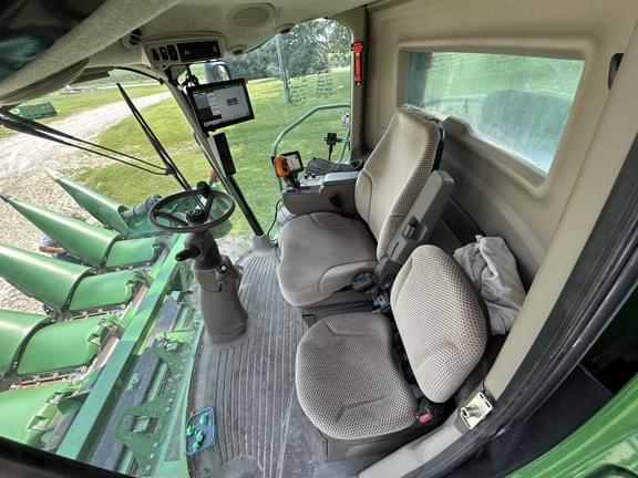 Image of John Deere S670 equipment image 2