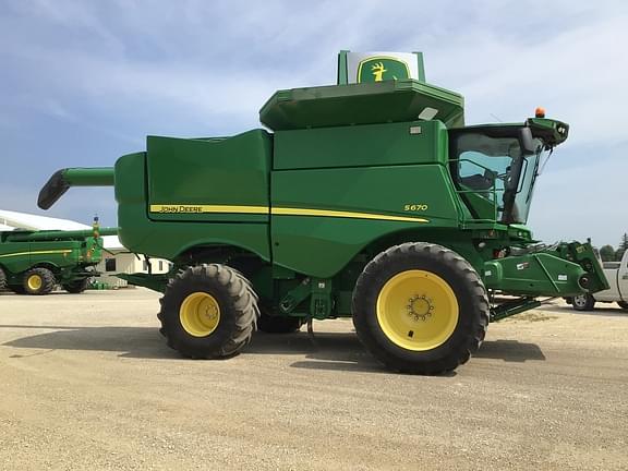 2016 John Deere S670 Equipment Image0
