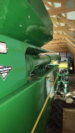 Image of John Deere S670 equipment image 1