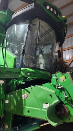 2016 John Deere S670 Equipment Image0