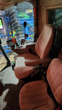 Image of John Deere S670 equipment image 4