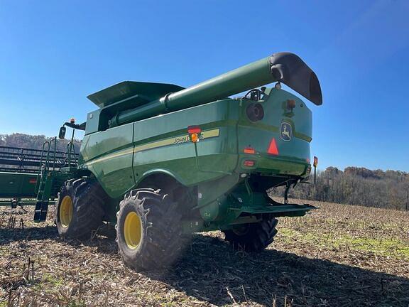 Main image John Deere S670 1