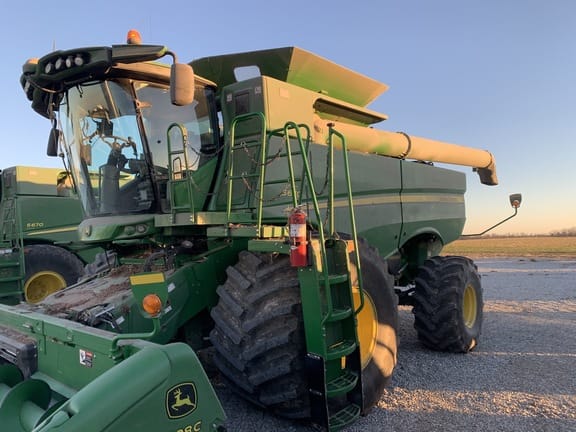 Main image John Deere S670