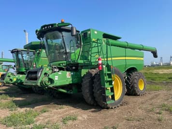 Main image John Deere S670