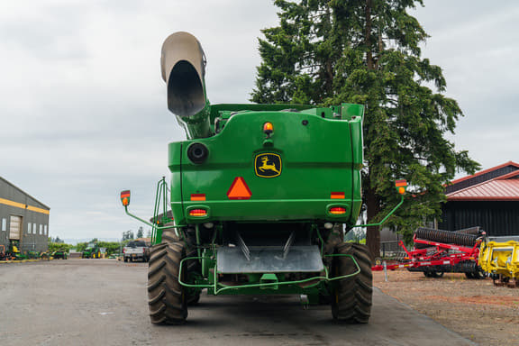Image of John Deere S670 equipment image 4