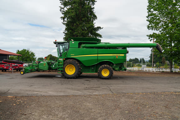 Image of John Deere S670 equipment image 2
