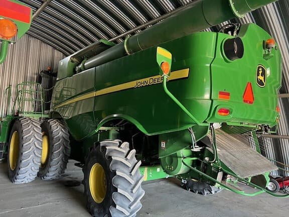 Image of John Deere S670 Primary image