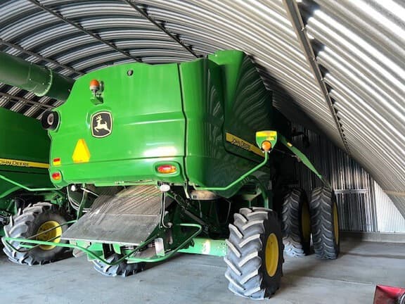Image of John Deere S670 equipment image 1