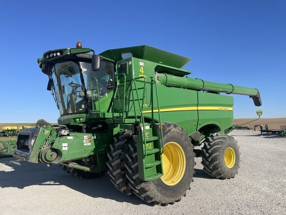 Main image John Deere S670