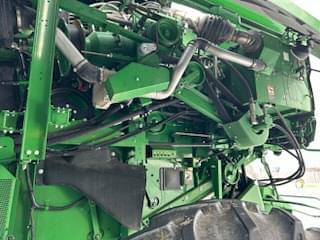 Image of John Deere S670 equipment image 4