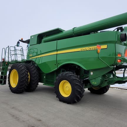 Image of John Deere S670 equipment image 1