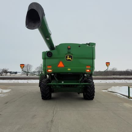 Image of John Deere S670 equipment image 2