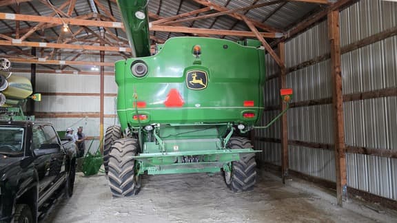 Image of John Deere S670 equipment image 1