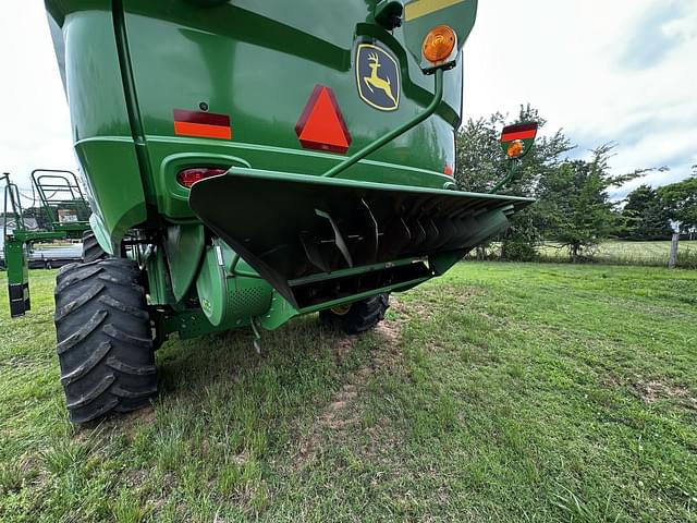 Image of John Deere S670 equipment image 2