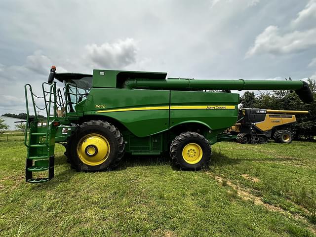 Image of John Deere S670 equipment image 1