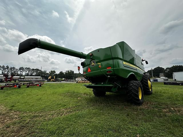 Image of John Deere S670 equipment image 4