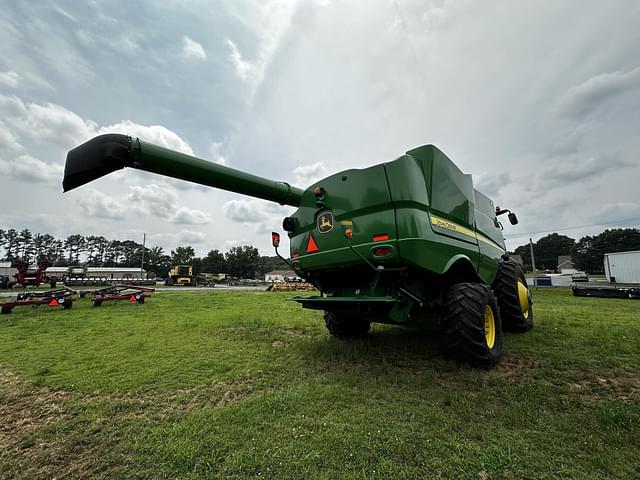 Image of John Deere S670 equipment image 4