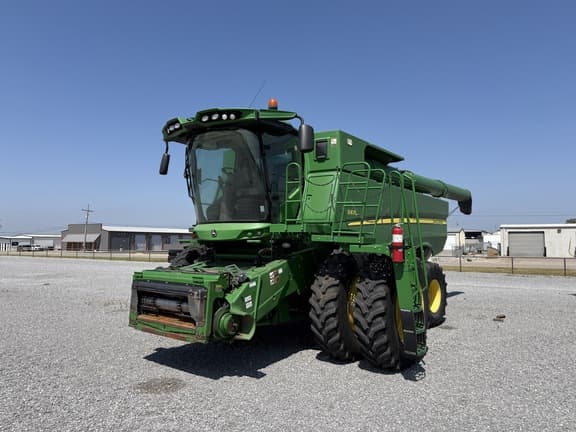 Image of John Deere S670 equipment image 1