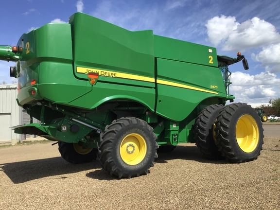 Main image John Deere S670