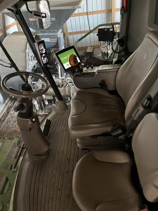 Image of John Deere S670 equipment image 4