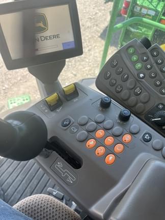 Image of John Deere S670 equipment image 3