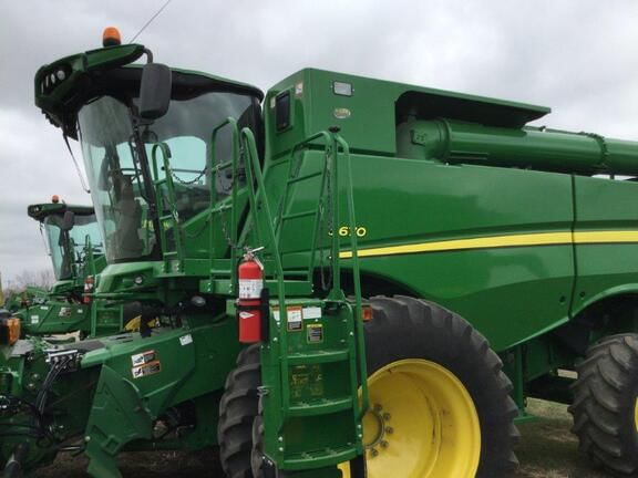 Main image John Deere S670