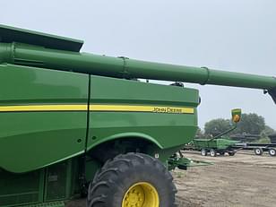 Main image John Deere S670 6