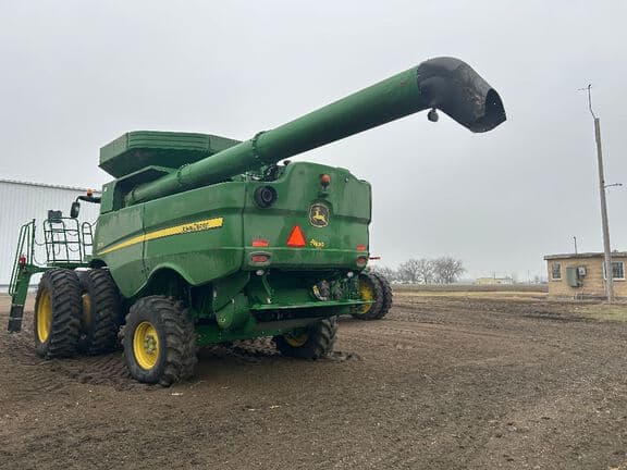 Image of John Deere S670 Image 1