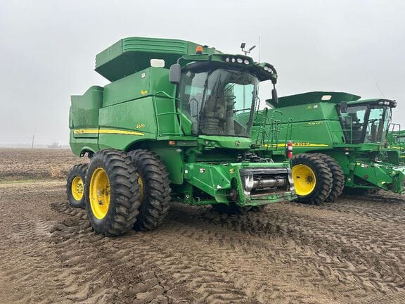 2016 John Deere S670 Equipment Image0