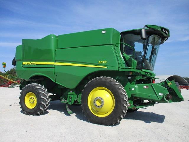 Image of John Deere S670 equipment image 1