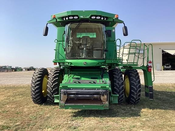 Image of John Deere S670 equipment image 1