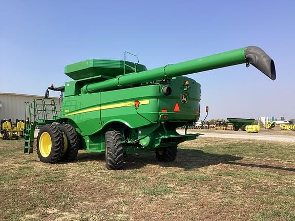 Image of John Deere S670 equipment image 4