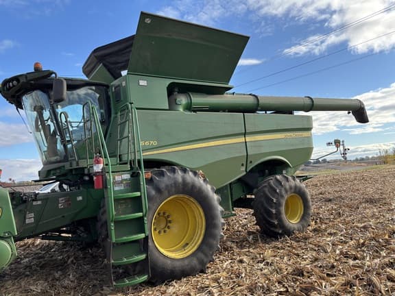 Image of John Deere S670 equipment image 4