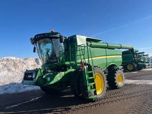 2016 John Deere S670 Image