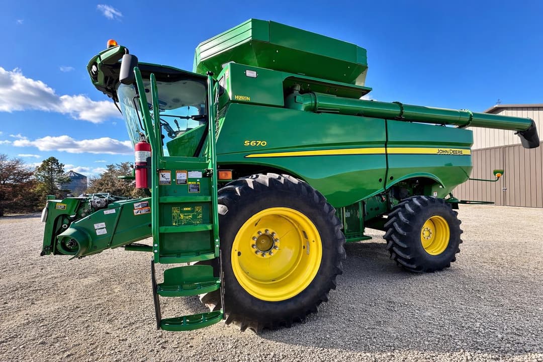 Image of John Deere S670 Primary image